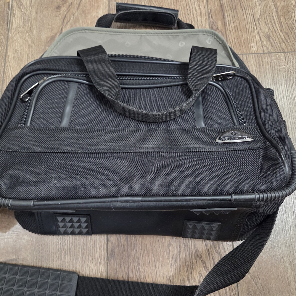 Black Samsonite Men's Bag